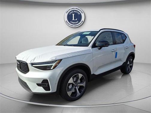 2026 Volvo XC40 B5 Plus