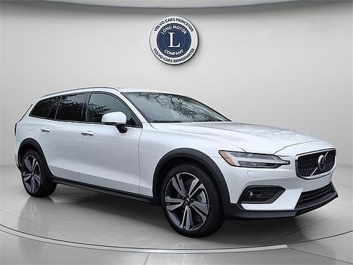 2025 Volvo V60 Cross Country Plus