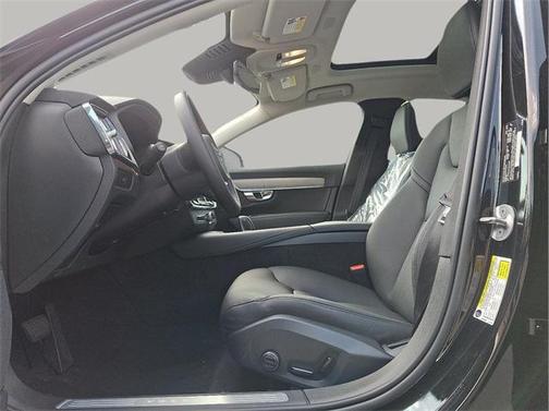 2025 Volvo S90 B6 Plus