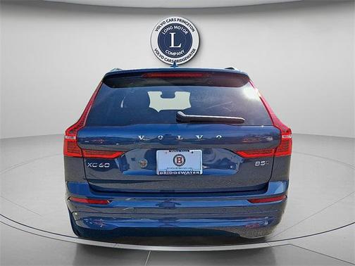 2022 Volvo XC60 B5 Momentum