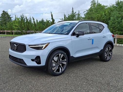 2026 Volvo XC40 B5 Ultra