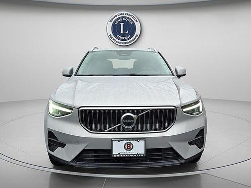 Silver Dawn 2025 Volvo XC40 Core