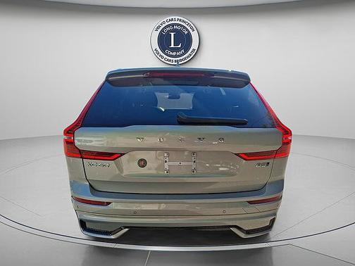 Silver Dawn 2025 Volvo XC60 Plus