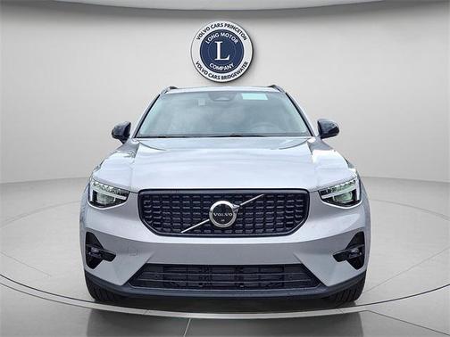 2025 Volvo XC40 B5 Plus Dark Theme