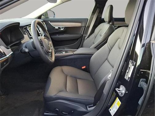 2025 Volvo S90 B6 Plus