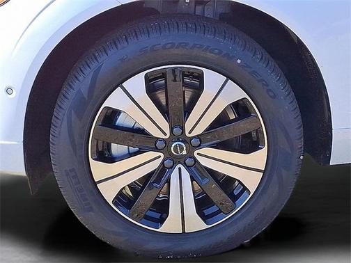 2025 Volvo XC60 Plug-In Hybrid T8 Plus