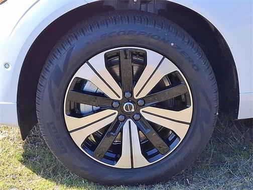 2025 Volvo XC60 Plug-In Hybrid T8 Plus