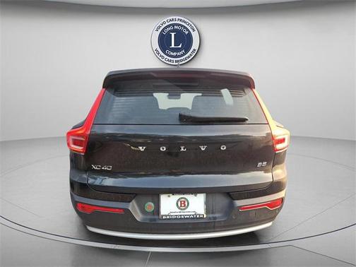 2025 Volvo XC40 B5 Plus Bright Theme