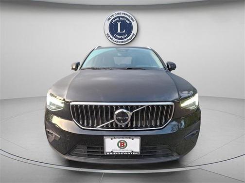2025 Volvo XC40 B5 Plus Bright Theme