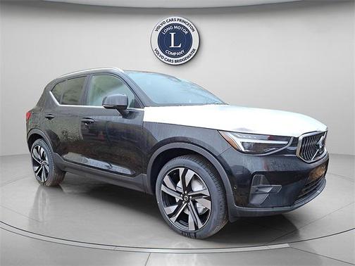 2025 Volvo XC40 B5 Ultra Bright Theme