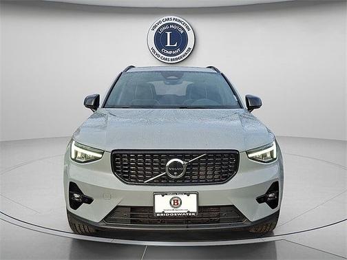 2025 Volvo XC40 Plus