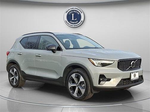 2025 Volvo XC40 Plus