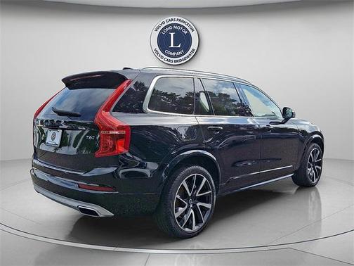 2021 Volvo XC90 T6 Momentum