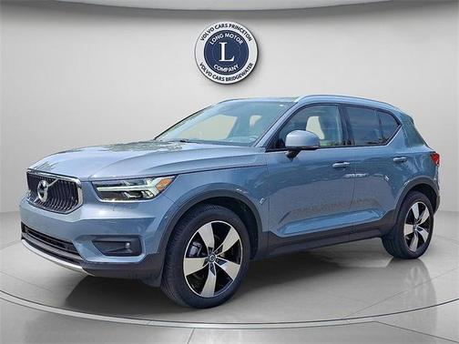 2022 Volvo XC40 T5 Momentum