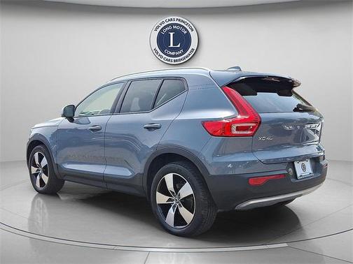 2022 Volvo XC40 T5 Momentum