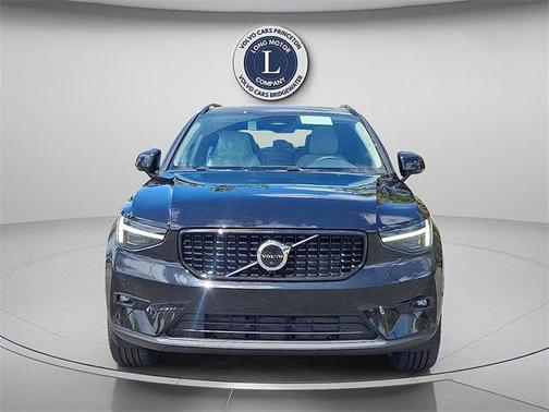 2025 Volvo XC40 B5 Plus Dark Theme