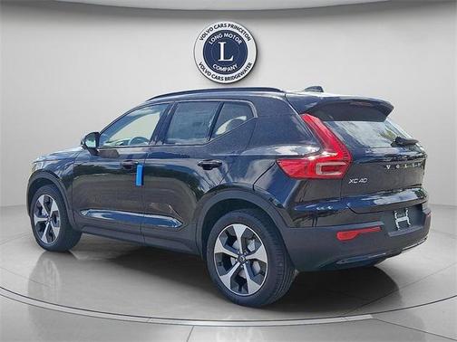 2025 Volvo XC40 B5 Plus Dark Theme