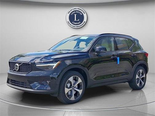 2025 Volvo XC40 B5 Plus Dark Theme