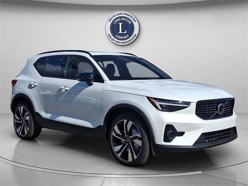 2026 Volvo XC40 B5 Ultra