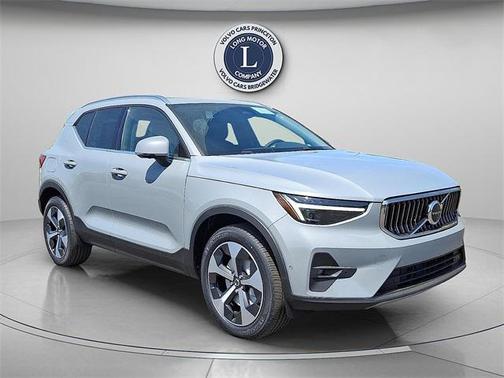 2025 Volvo XC40 B5 Plus Bright Theme