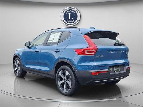 2023 Volvo XC40 B5 Plus Dark Theme