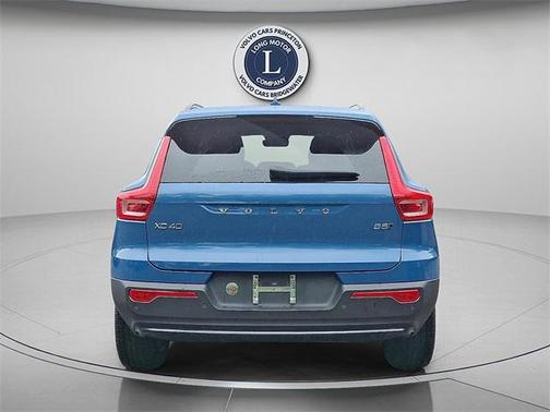 2023 Volvo XC40 B5 Plus Dark Theme