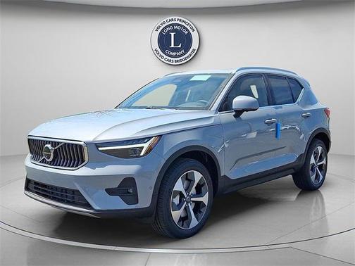 2025 Volvo XC40 B5 Plus Bright Theme