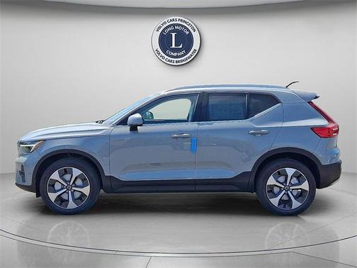 2025 Volvo XC40 B5 Plus Bright Theme
