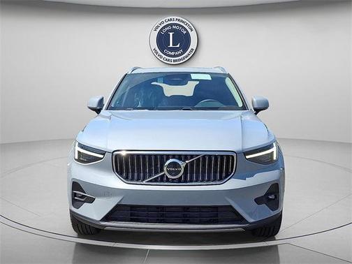 2025 Volvo XC40 B5 Plus Bright Theme