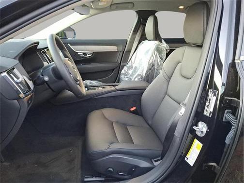 2025 Volvo S90 B6 Plus