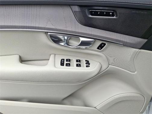2026 Volvo XC90 B6 Ultra 7-Seater
