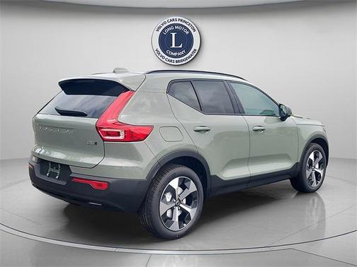 2025 Volvo XC40 B5 Plus Dark Theme