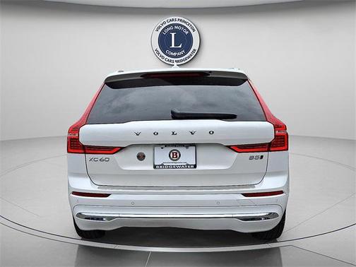 2023 Volvo XC60 B5 Ultimate Bright Theme