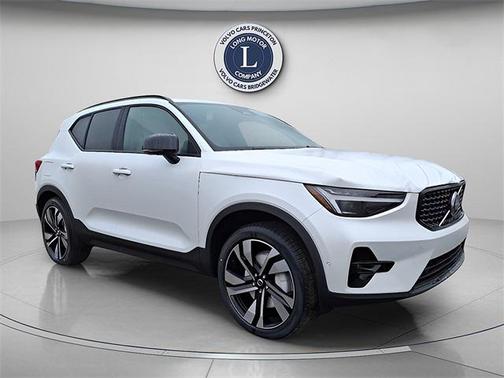2025 Volvo XC40 B5 Ultra Dark Theme