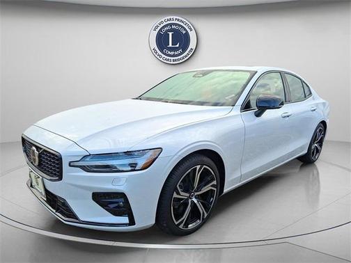 2024 Volvo S60 B5 Core Dark Theme