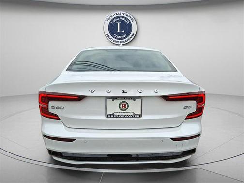 2024 Volvo S60 B5 Core Dark Theme