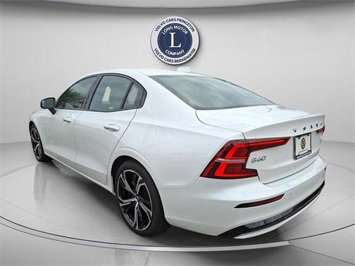 2024 Volvo S60 B5 Core Dark Theme