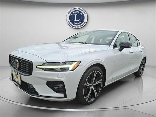 2024 Volvo S60 B5 Core Dark Theme