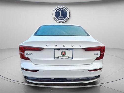2024 Volvo S60 B5 Core Dark Theme
