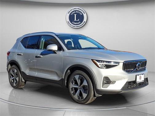 2025 Volvo XC40 B5 Plus Bright Theme