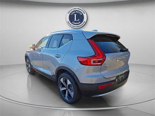 2025 Volvo XC40 B5 Plus Bright Theme