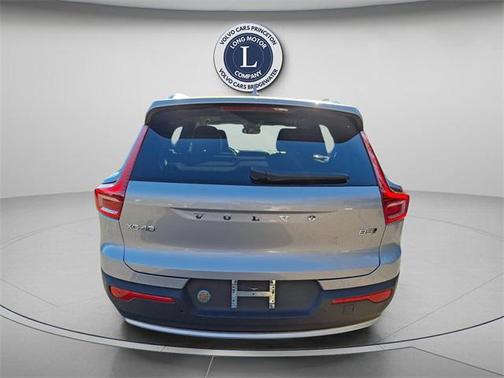 2025 Volvo XC40 B5 Plus Bright Theme