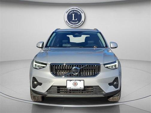 2025 Volvo XC40 B5 Plus Bright Theme