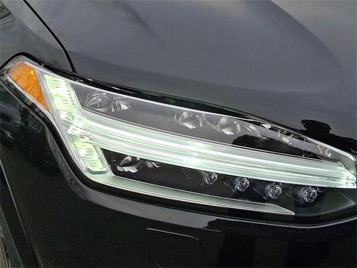 2025 Volvo XC90 B6 Core