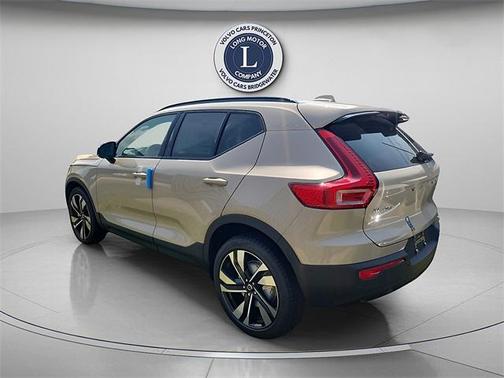 2025 Volvo XC40 B5 Plus Dark Theme