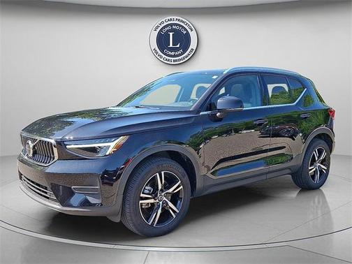 2025 Volvo XC40 B5 Core Bright Theme