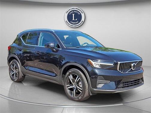 2025 Volvo XC40 B5 Core Bright Theme