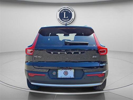 2025 Volvo XC40 B5 Core Bright Theme