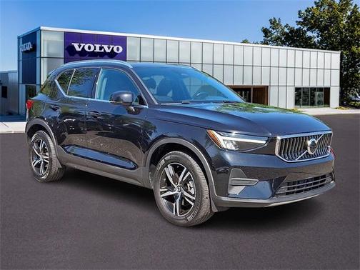 2025 Volvo XC40 B5 Core Bright Theme