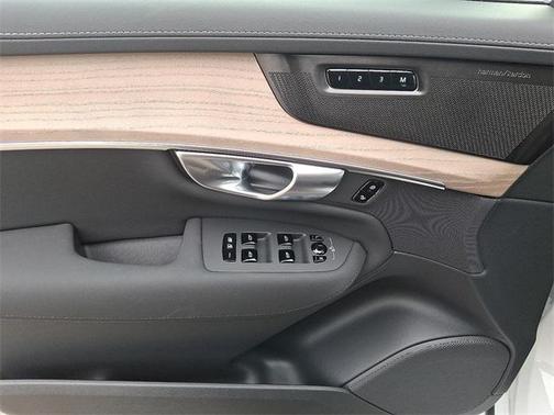 2026 Volvo XC90 B6 Plus 6-Seater